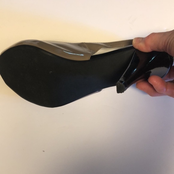 Fergalicious tan and black patent heels, sz 7 .5 - Picture 7 of 9